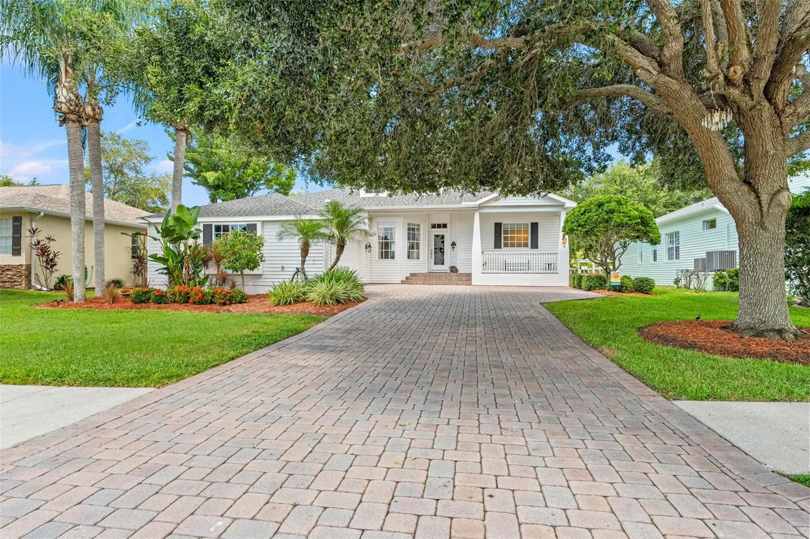 2820 SWAN CIR