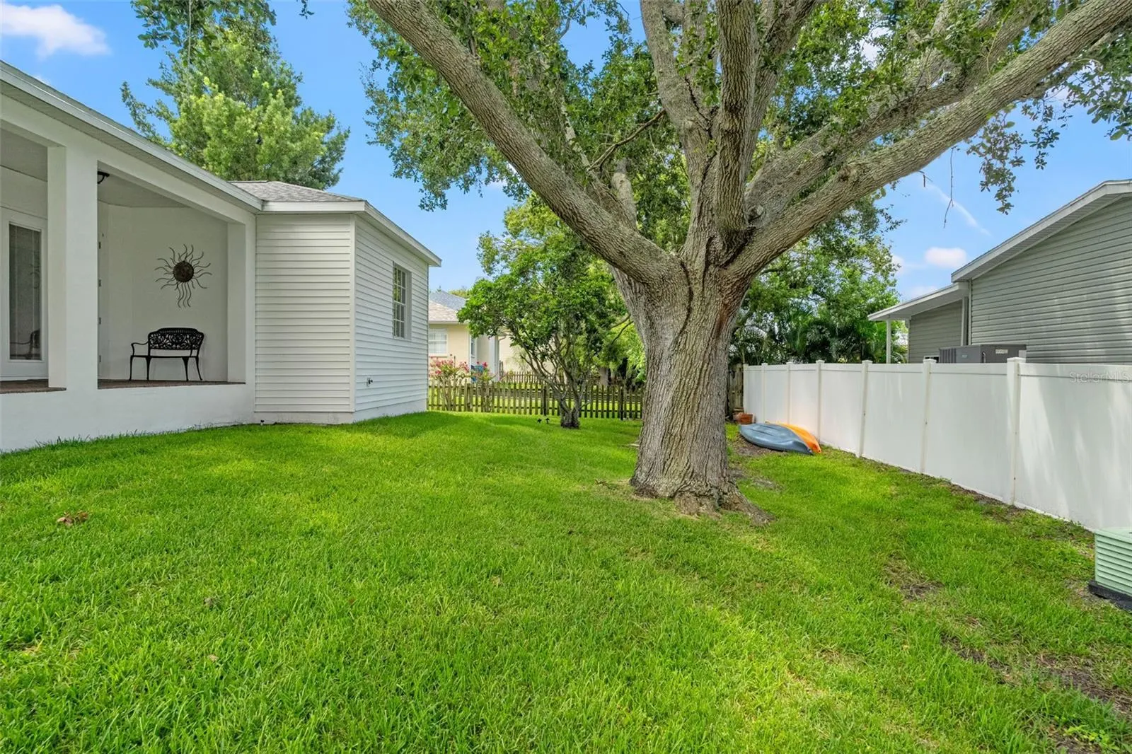 2820 SWAN CIR