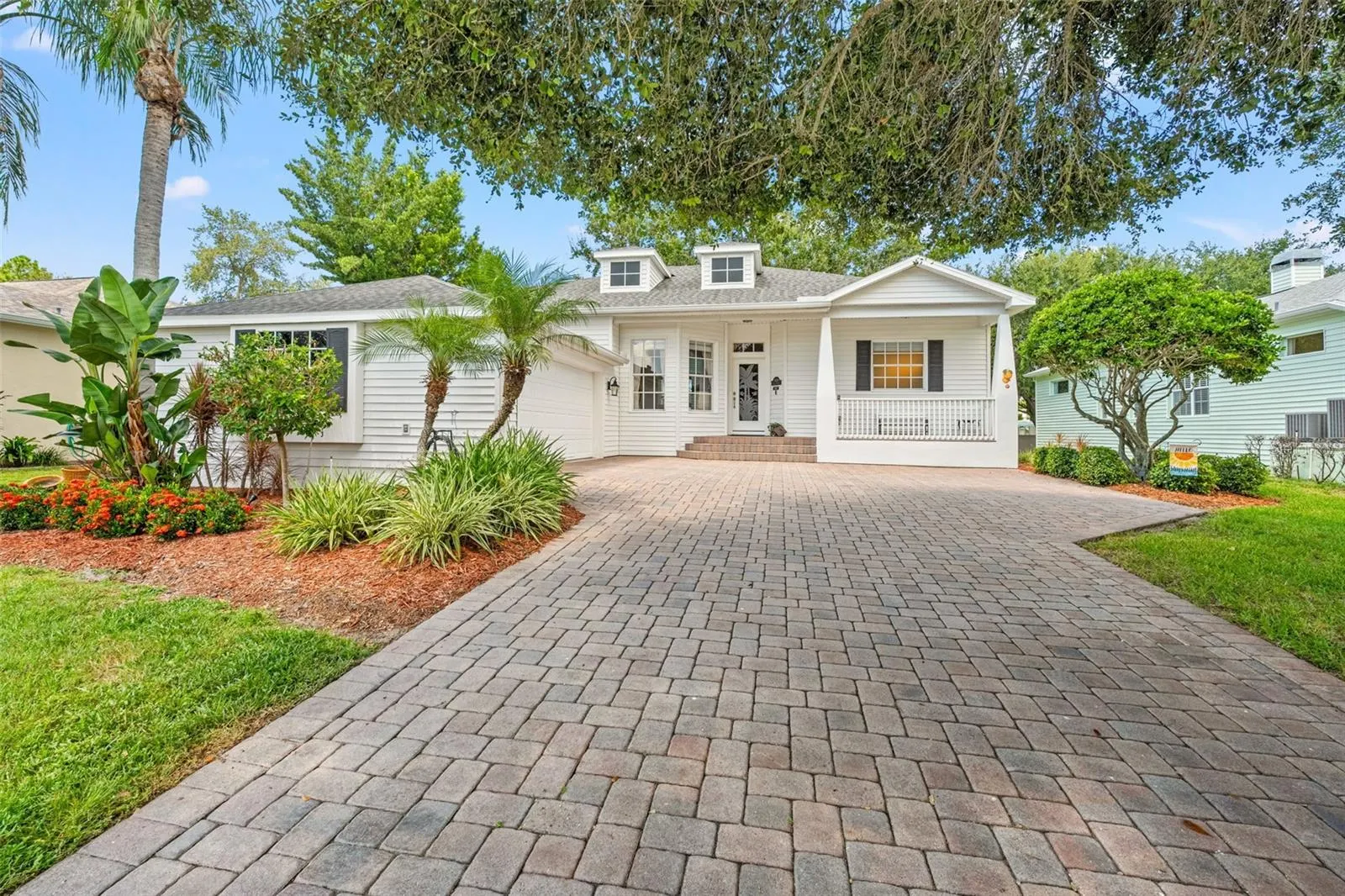 2820 SWAN CIR