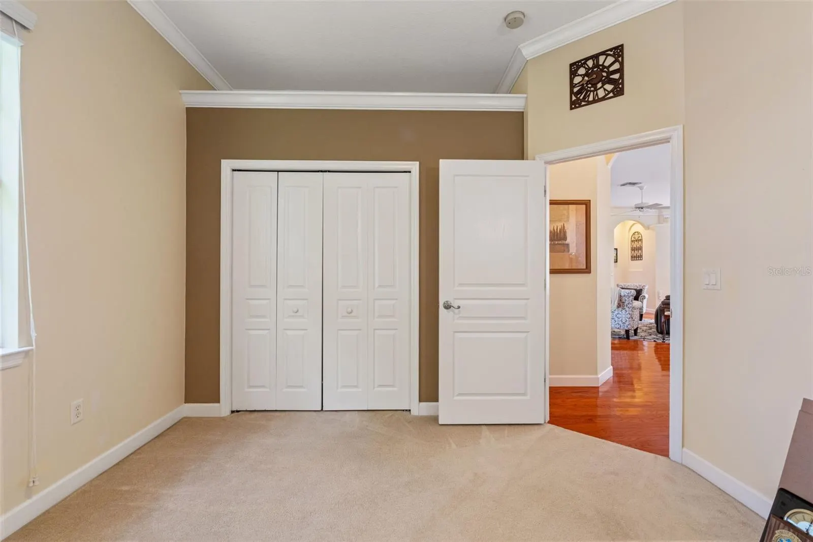 2820 SWAN CIR