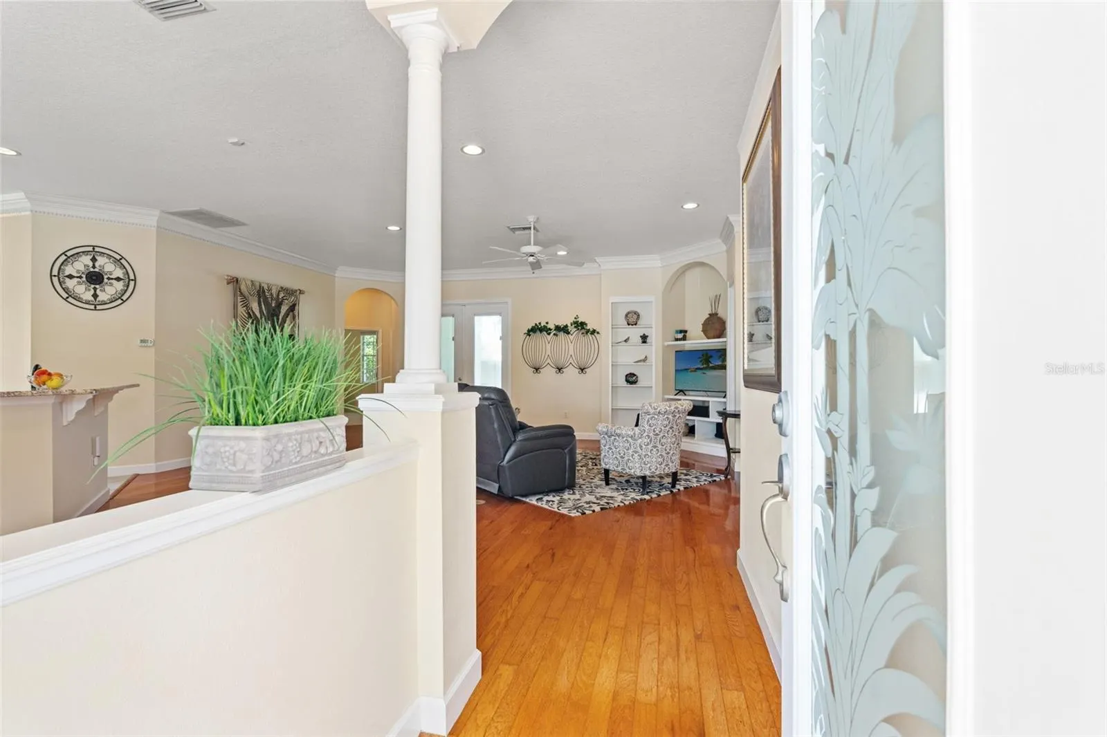 2820 SWAN CIR
