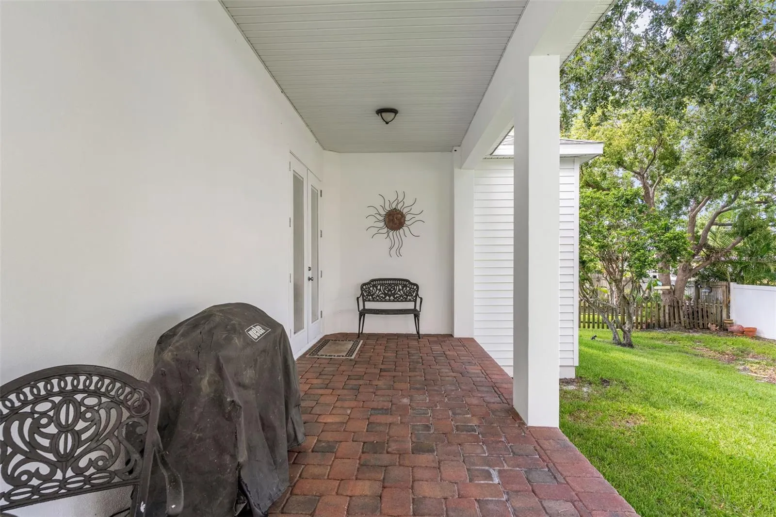 2820 SWAN CIR