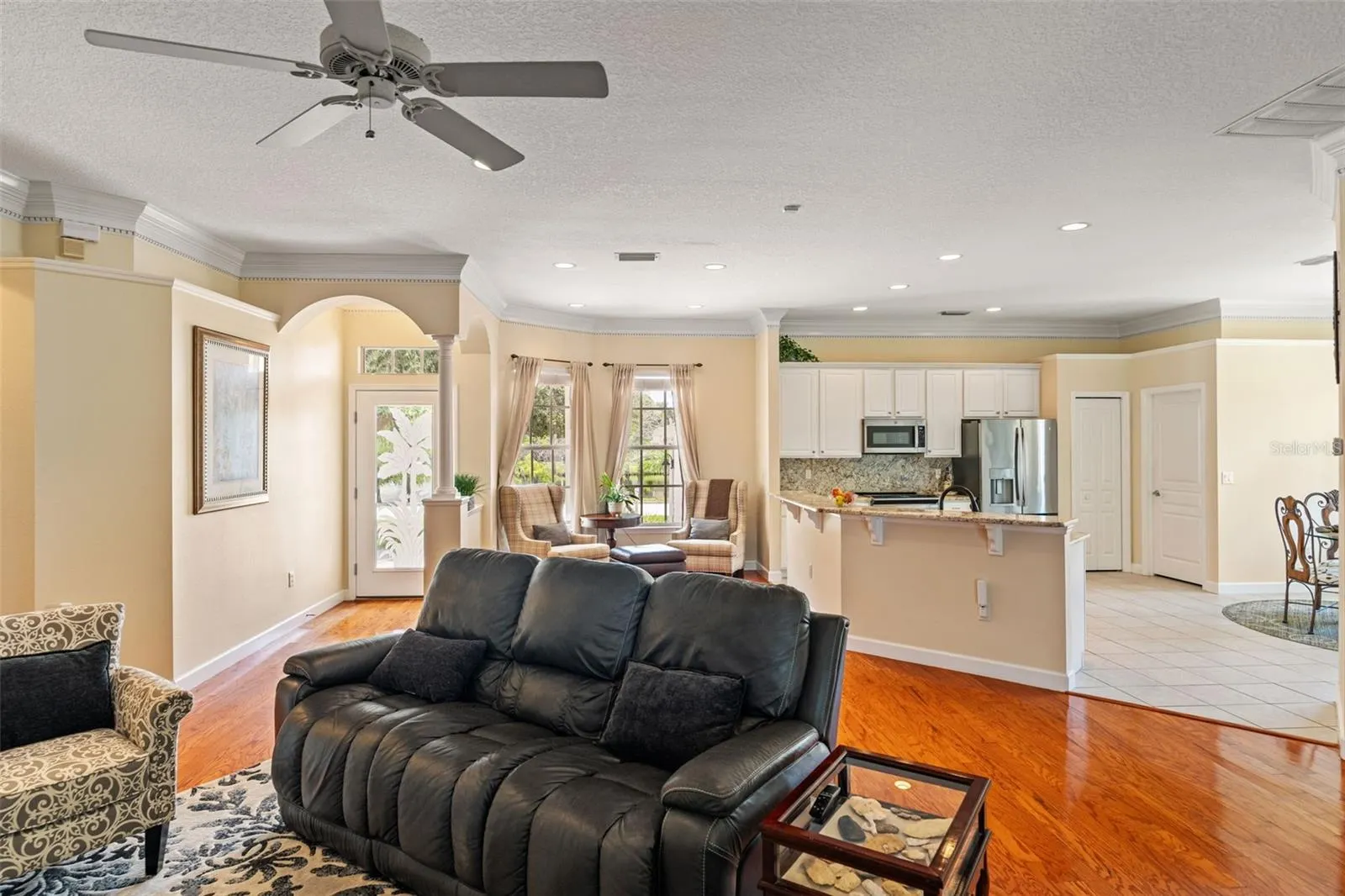 2820 SWAN CIR