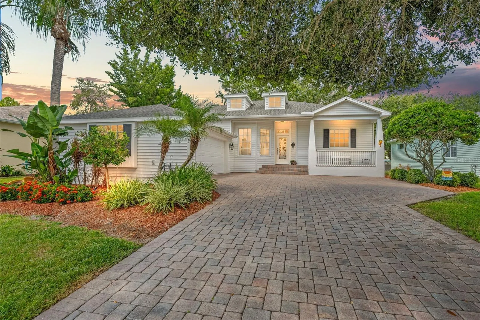 2820 SWAN CIR