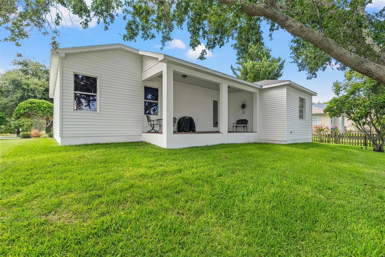 2820 SWAN CIR