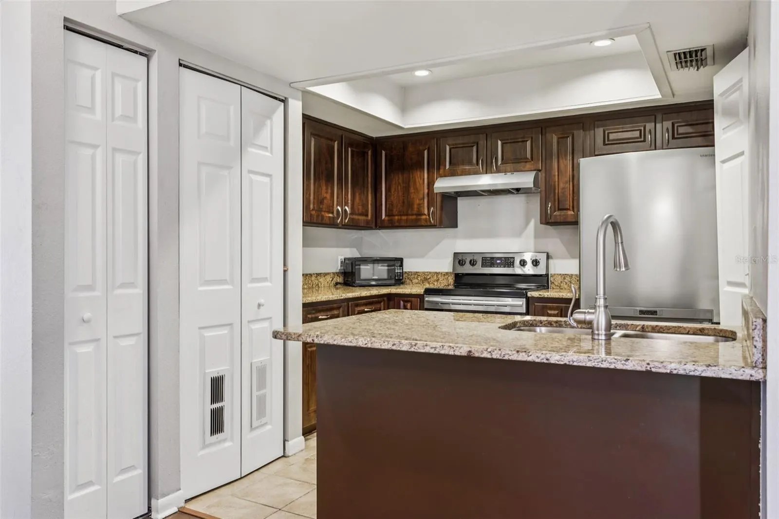 201 S ARRAWANA AVE #L, #L