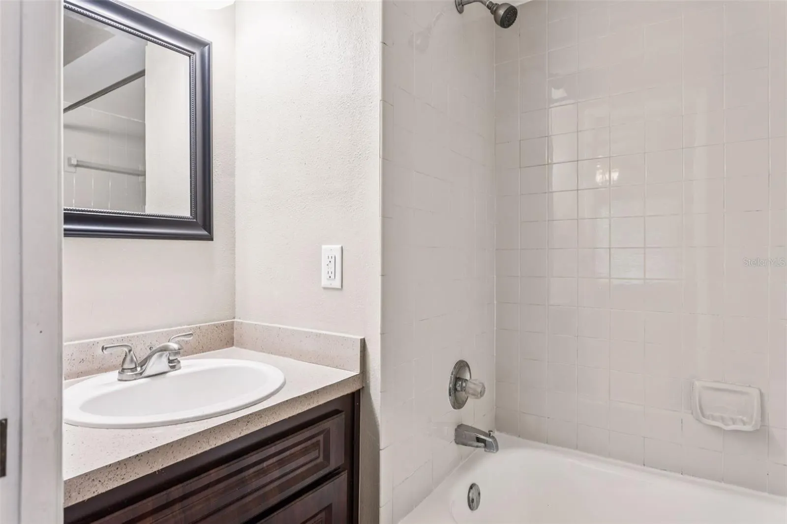201 S ARRAWANA AVE #L, #L