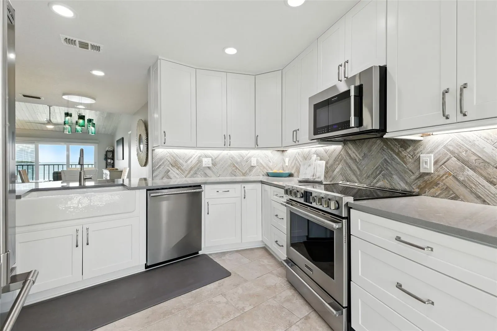 7540 SUNSHINE SKYWAY LN S #221, #221