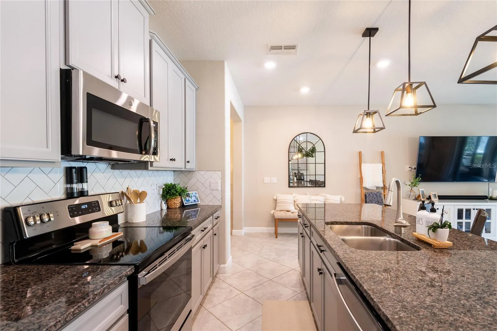 6815 VIA PERLOSO CT
