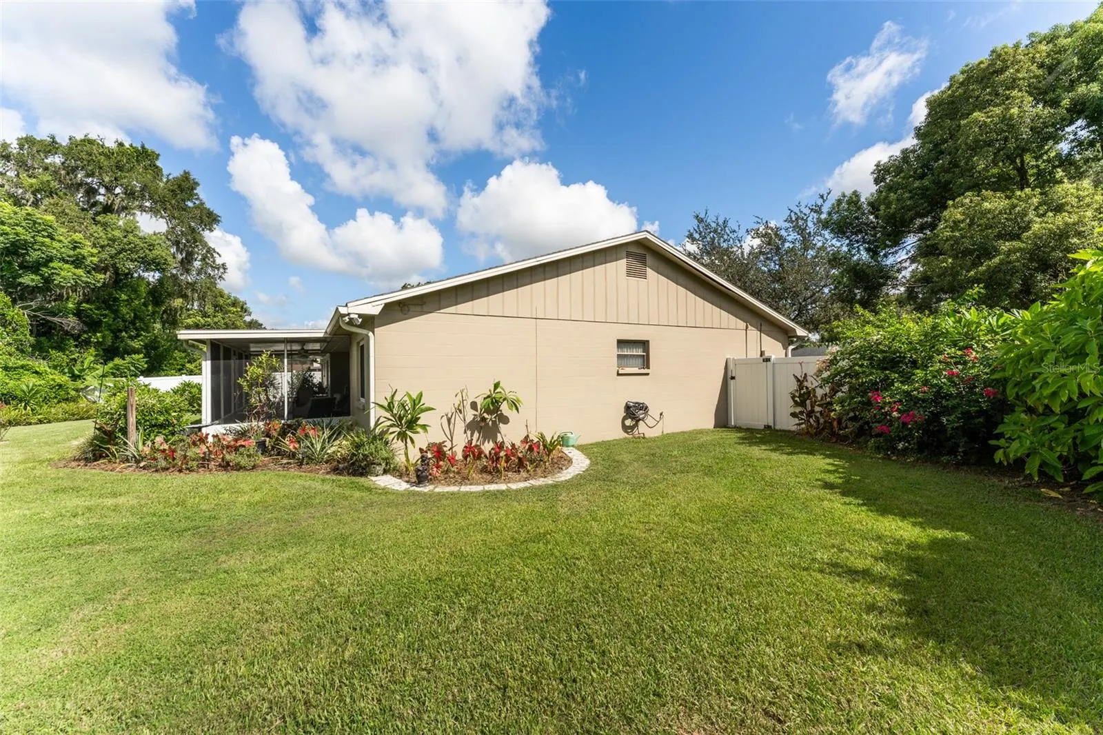 1510 LORETTA CT