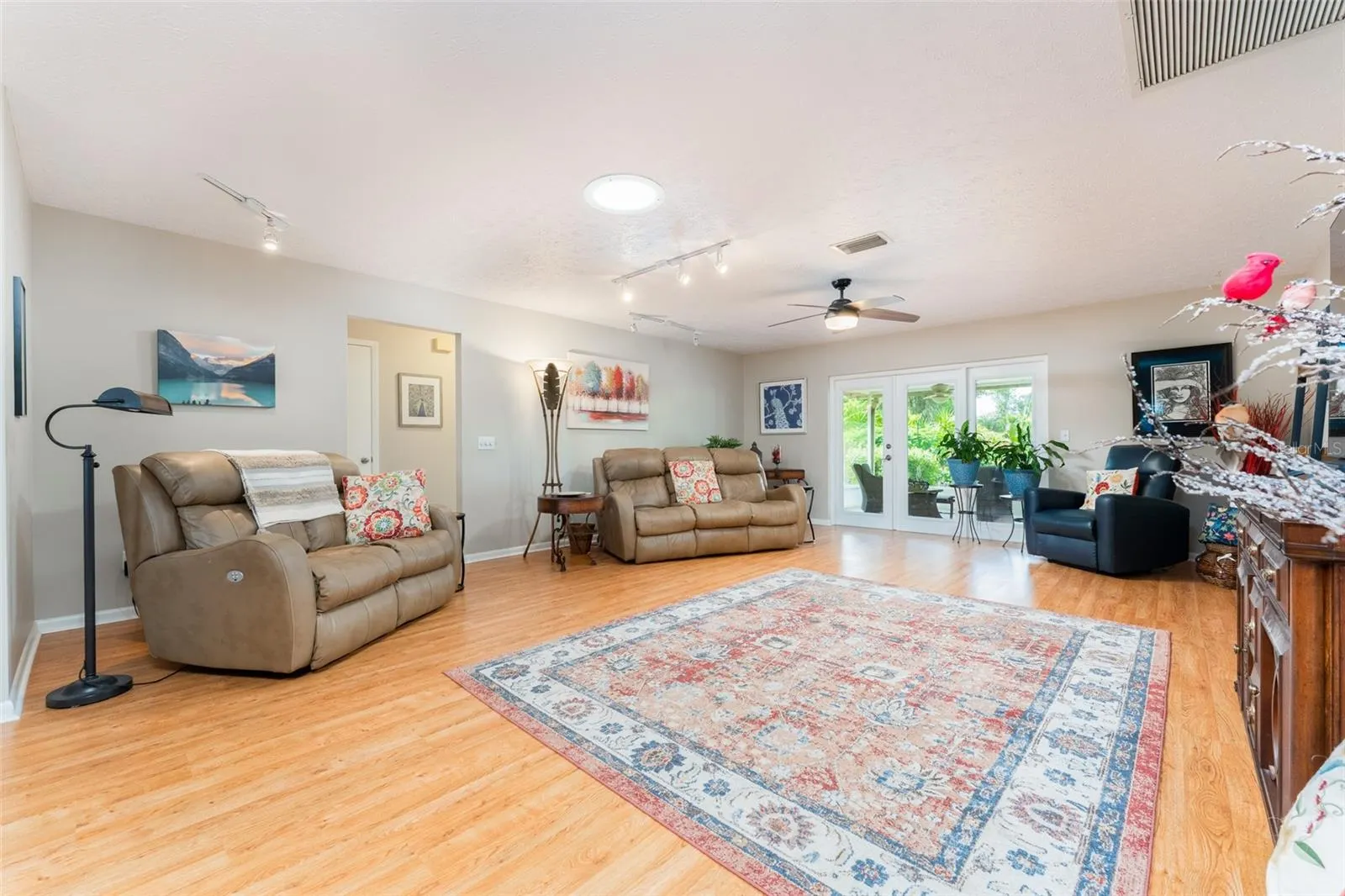 1510 LORETTA CT