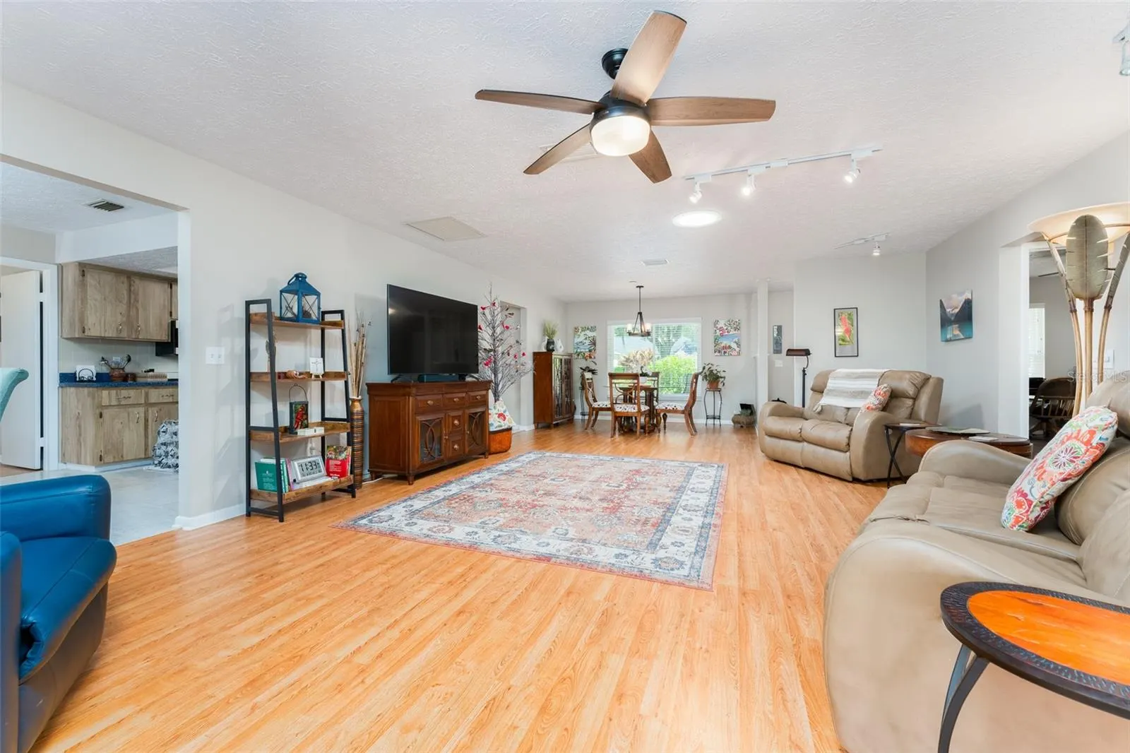 1510 LORETTA CT