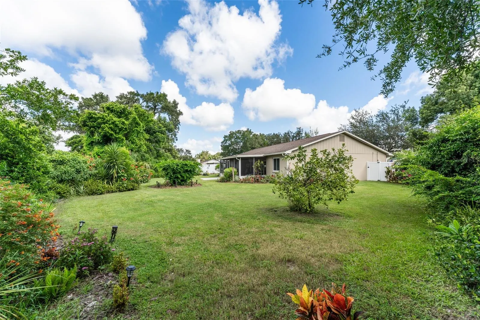 1510 LORETTA CT