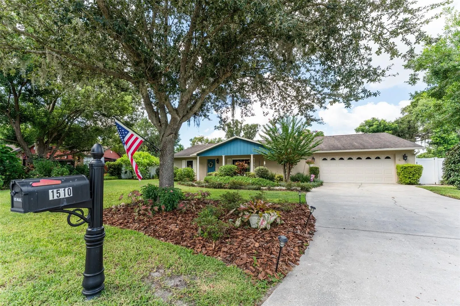 1510 LORETTA CT