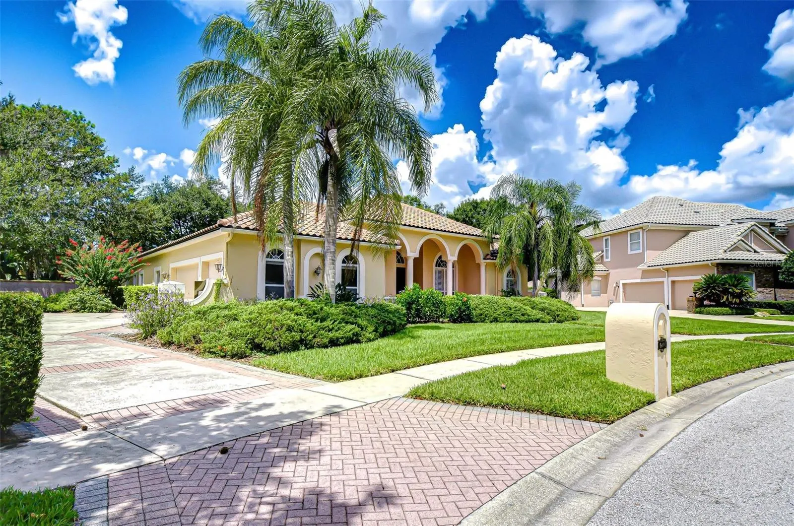 6407 RENWICK CIR