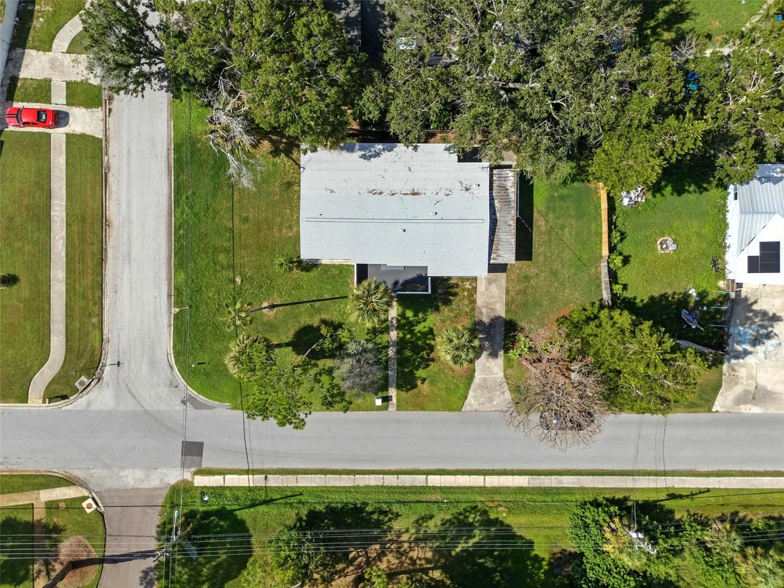 695 SUNSET DR