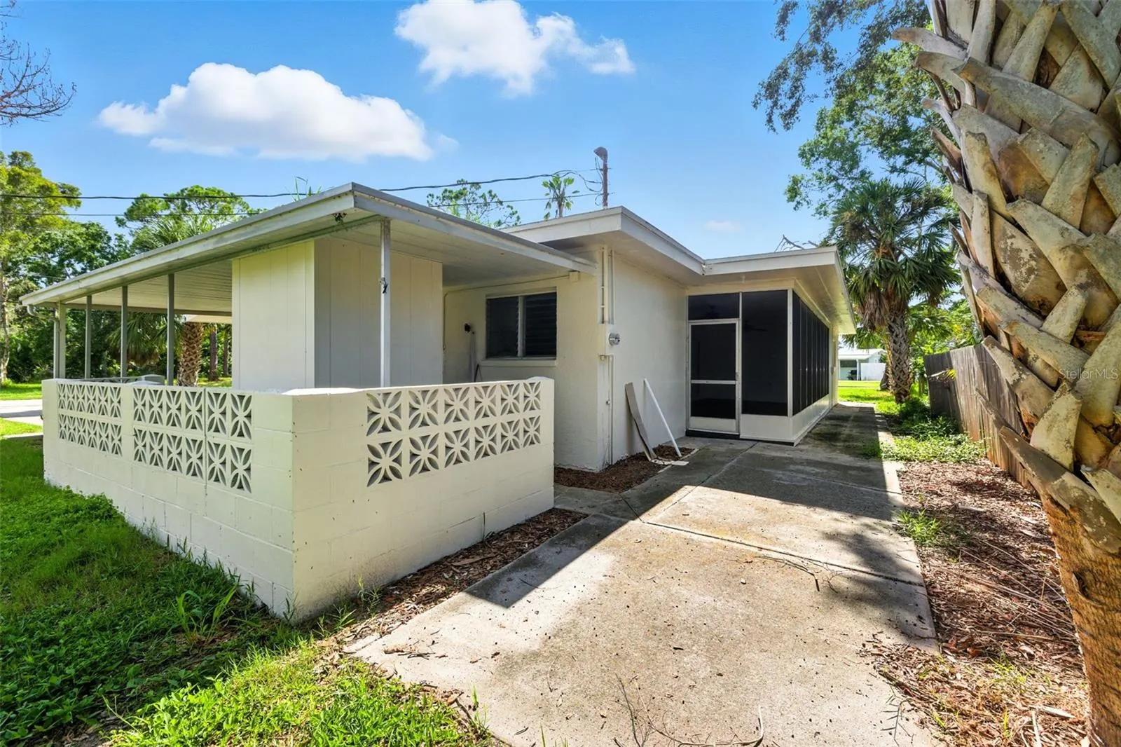 695 SUNSET DR