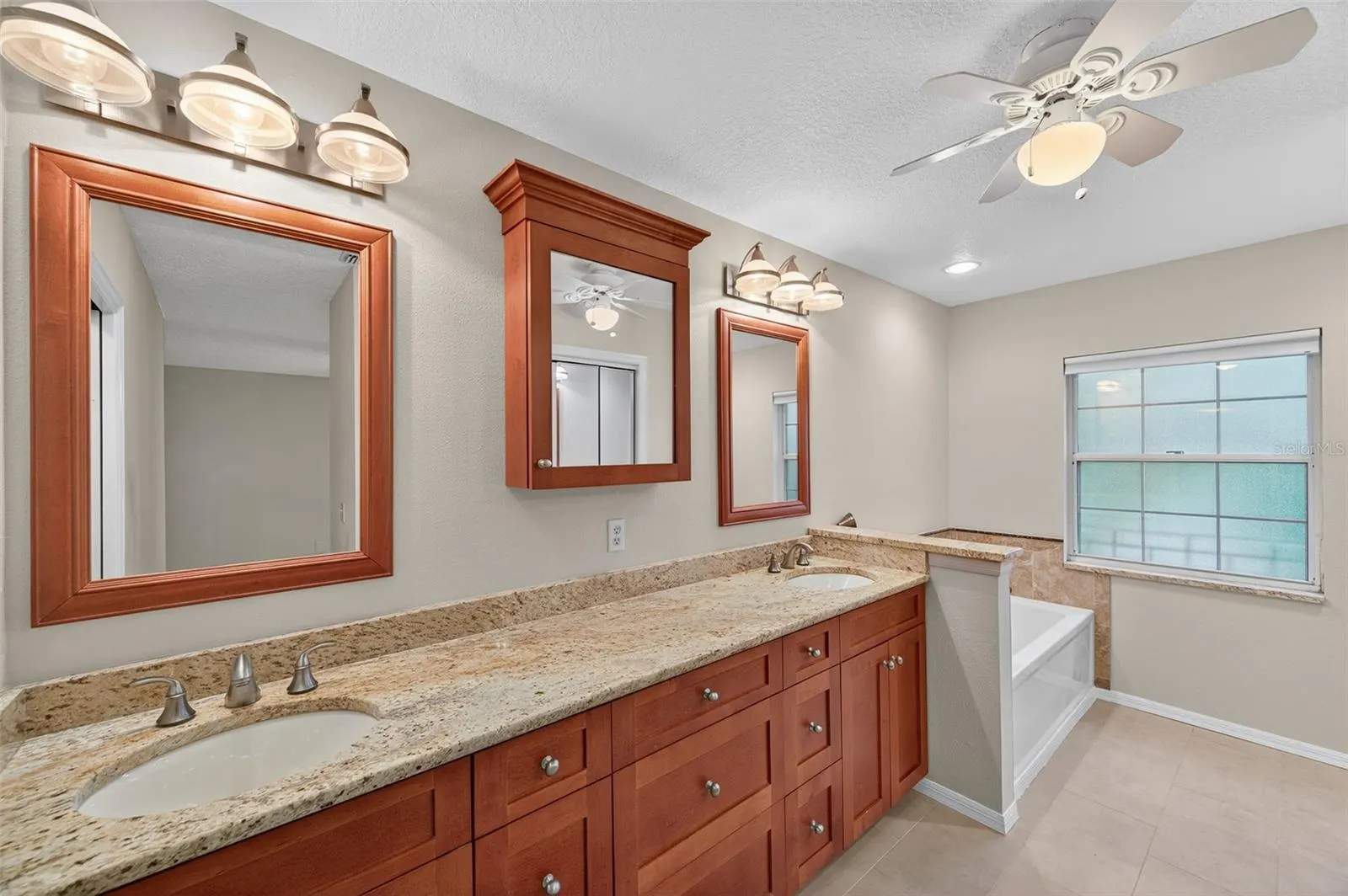 13734 MARSEILLES CT