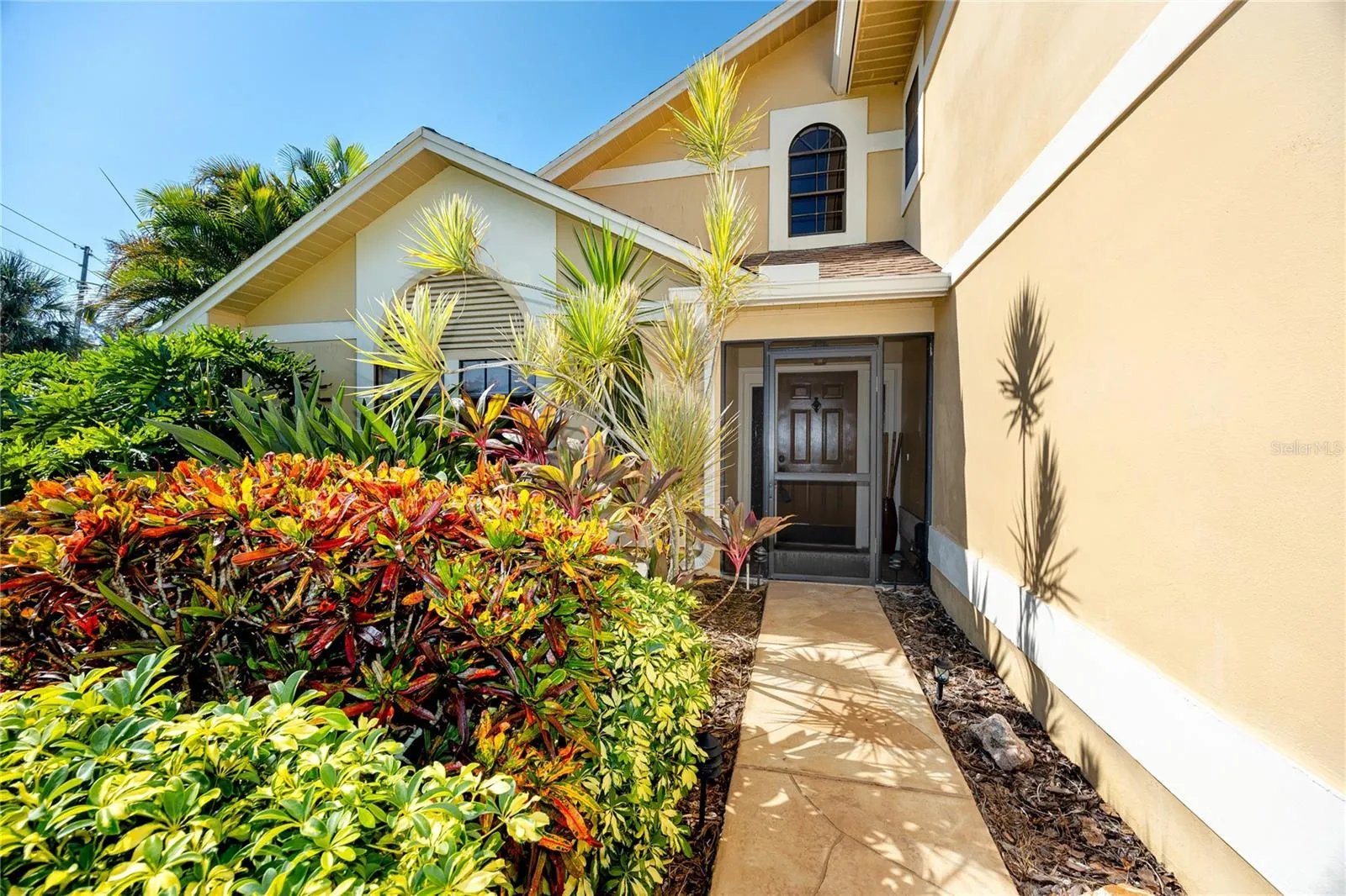 1229 HOLIDAY DR