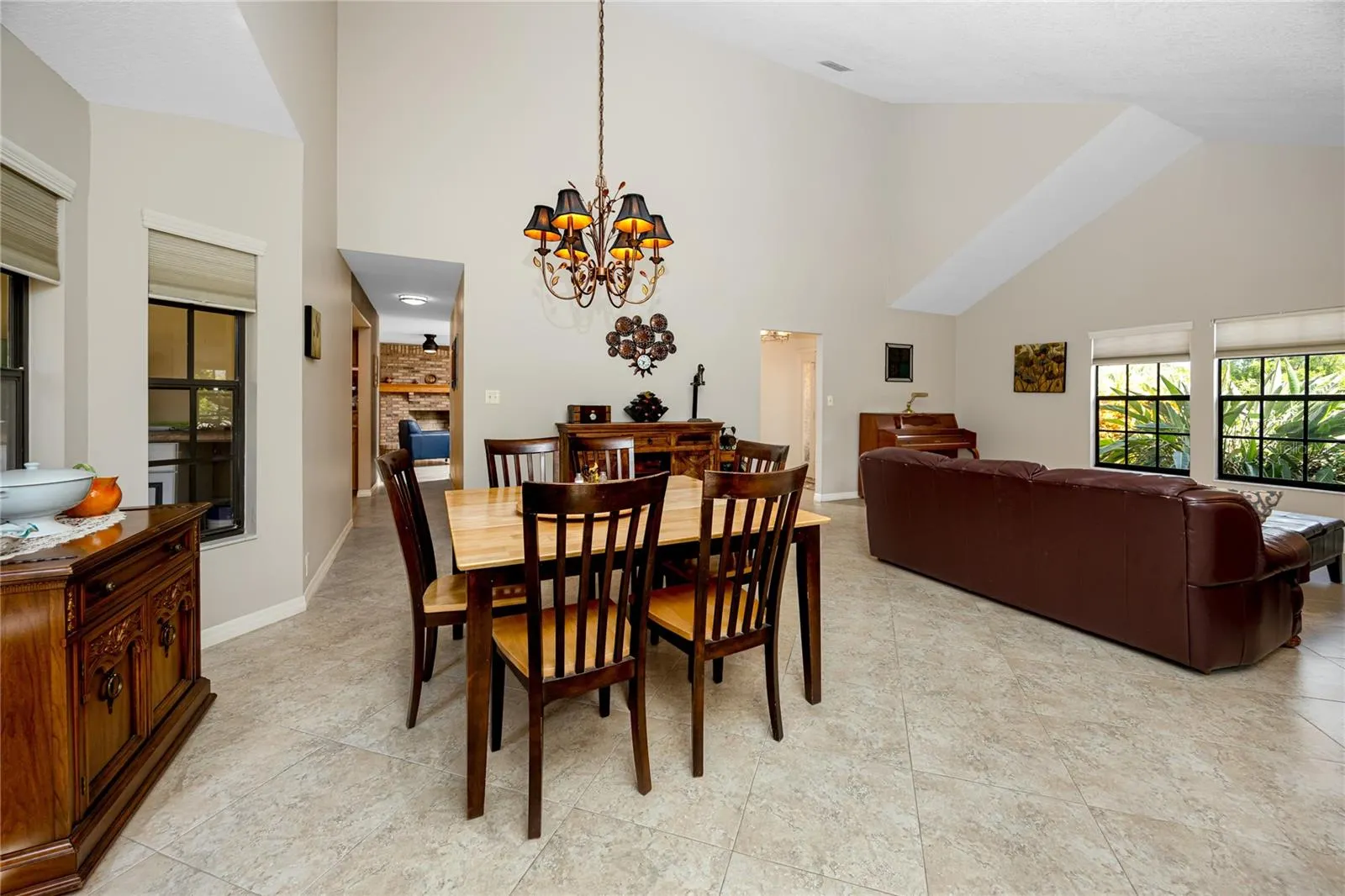 1229 HOLIDAY DR