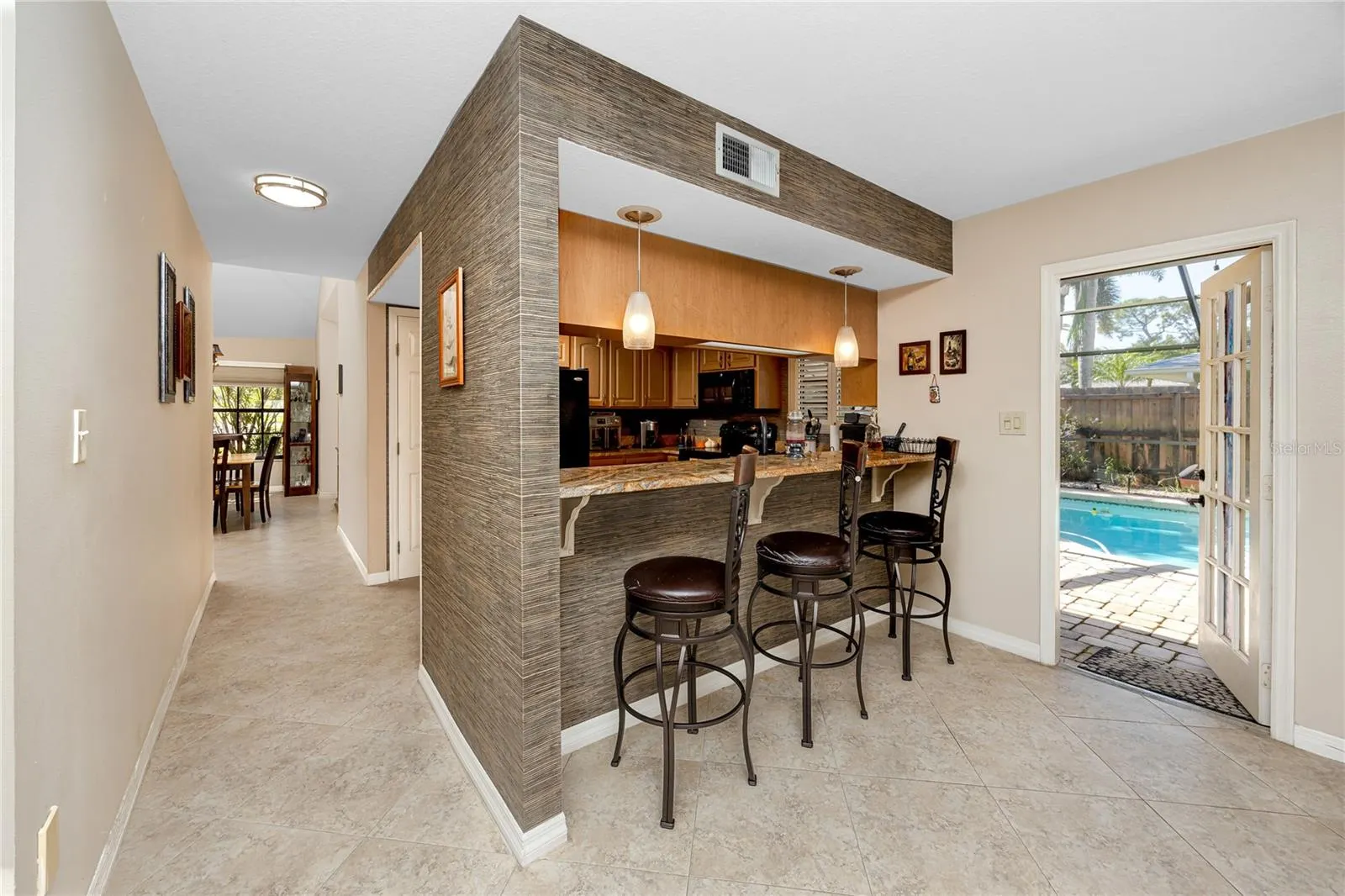 1229 HOLIDAY DR