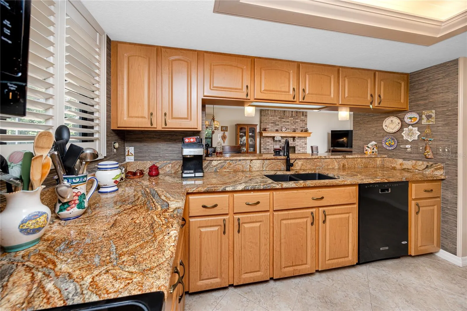 1229 HOLIDAY DR