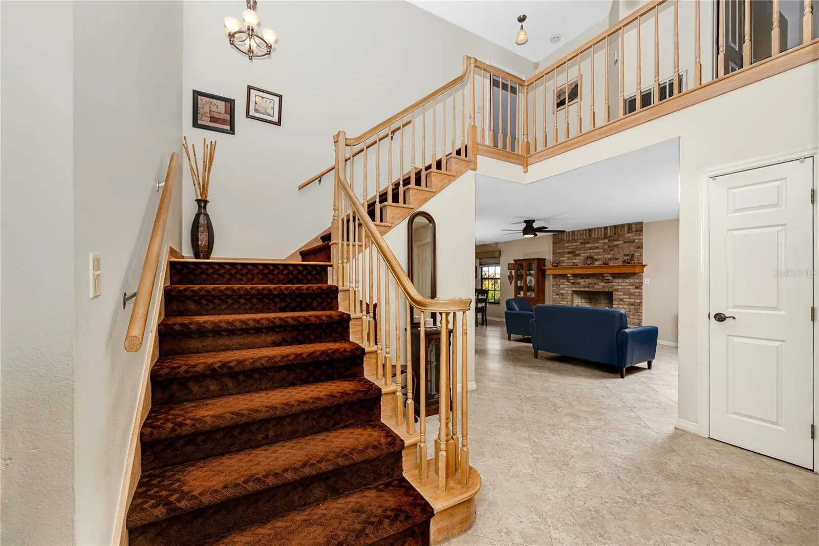 1229 HOLIDAY DR