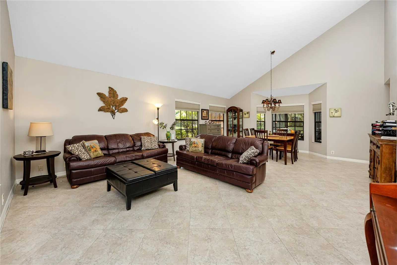 1229 HOLIDAY DR