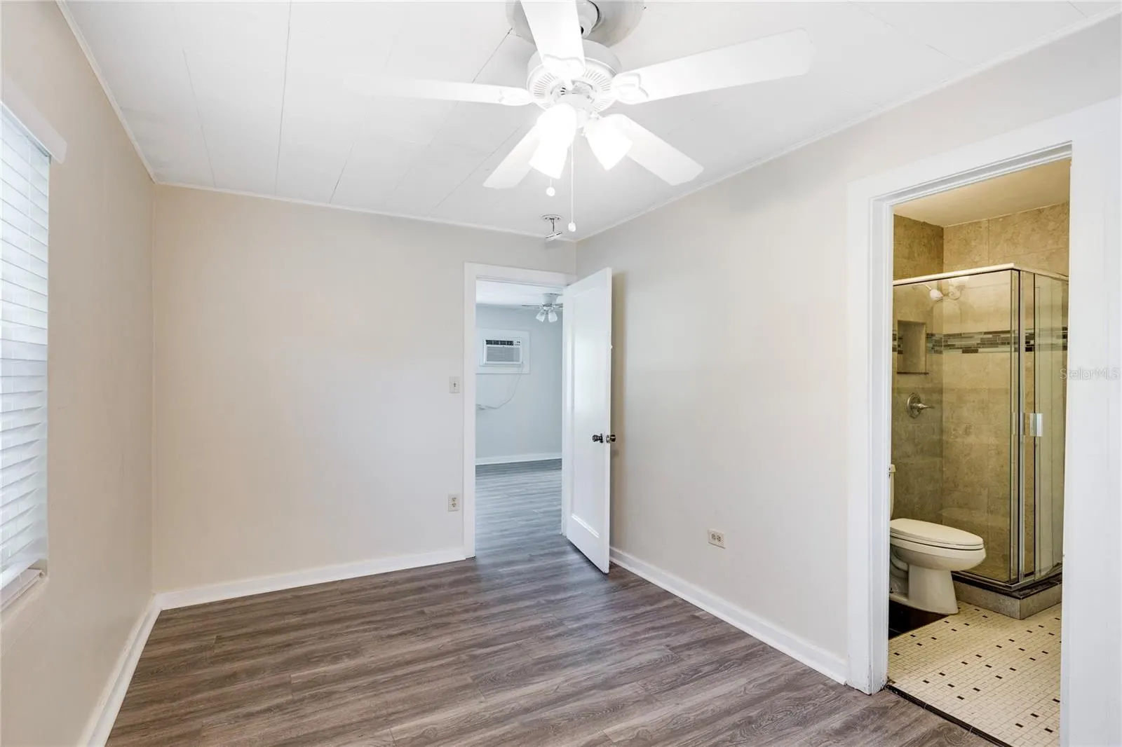 624 DOUGLAS AVE