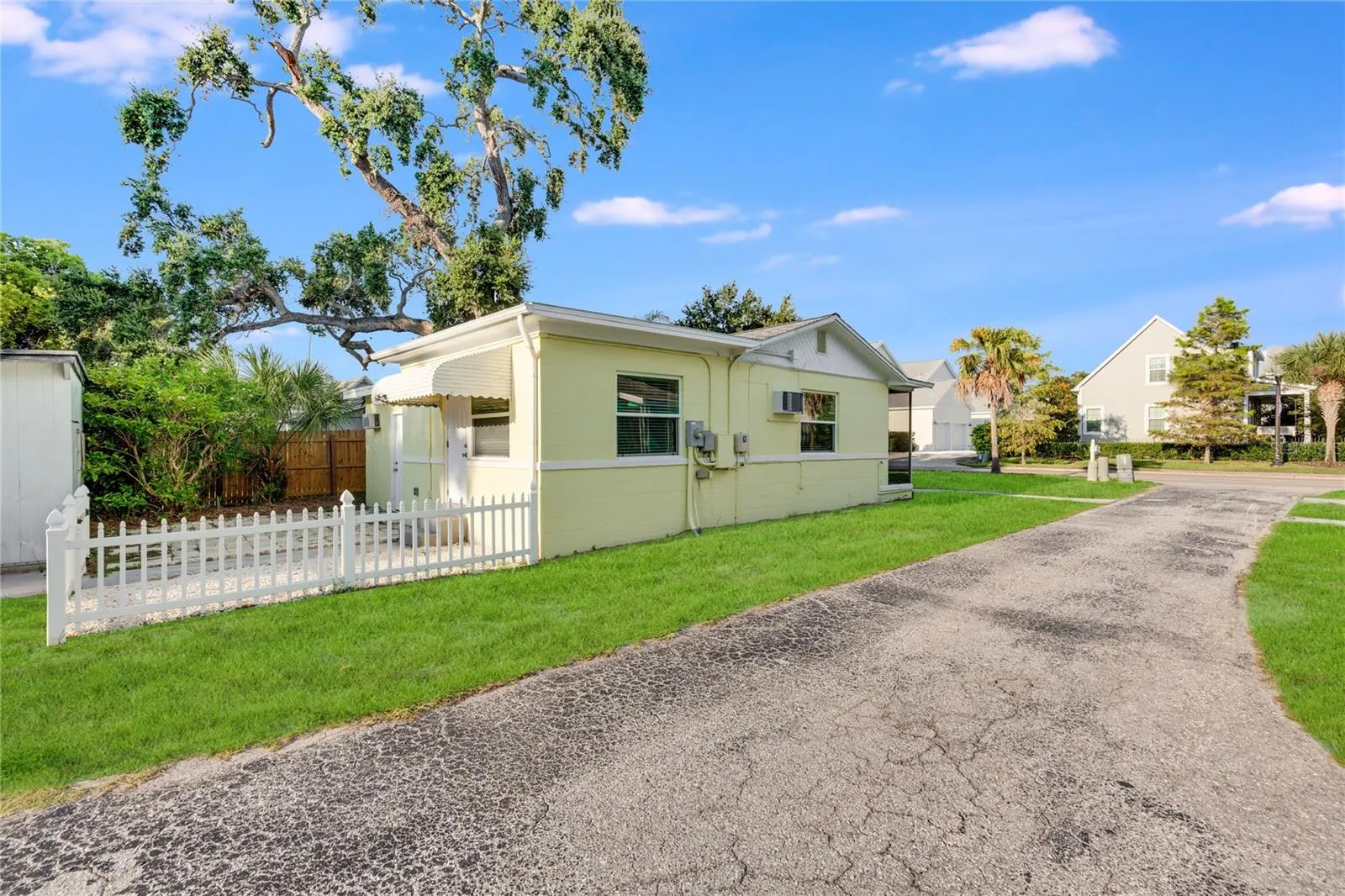 624 DOUGLAS AVE