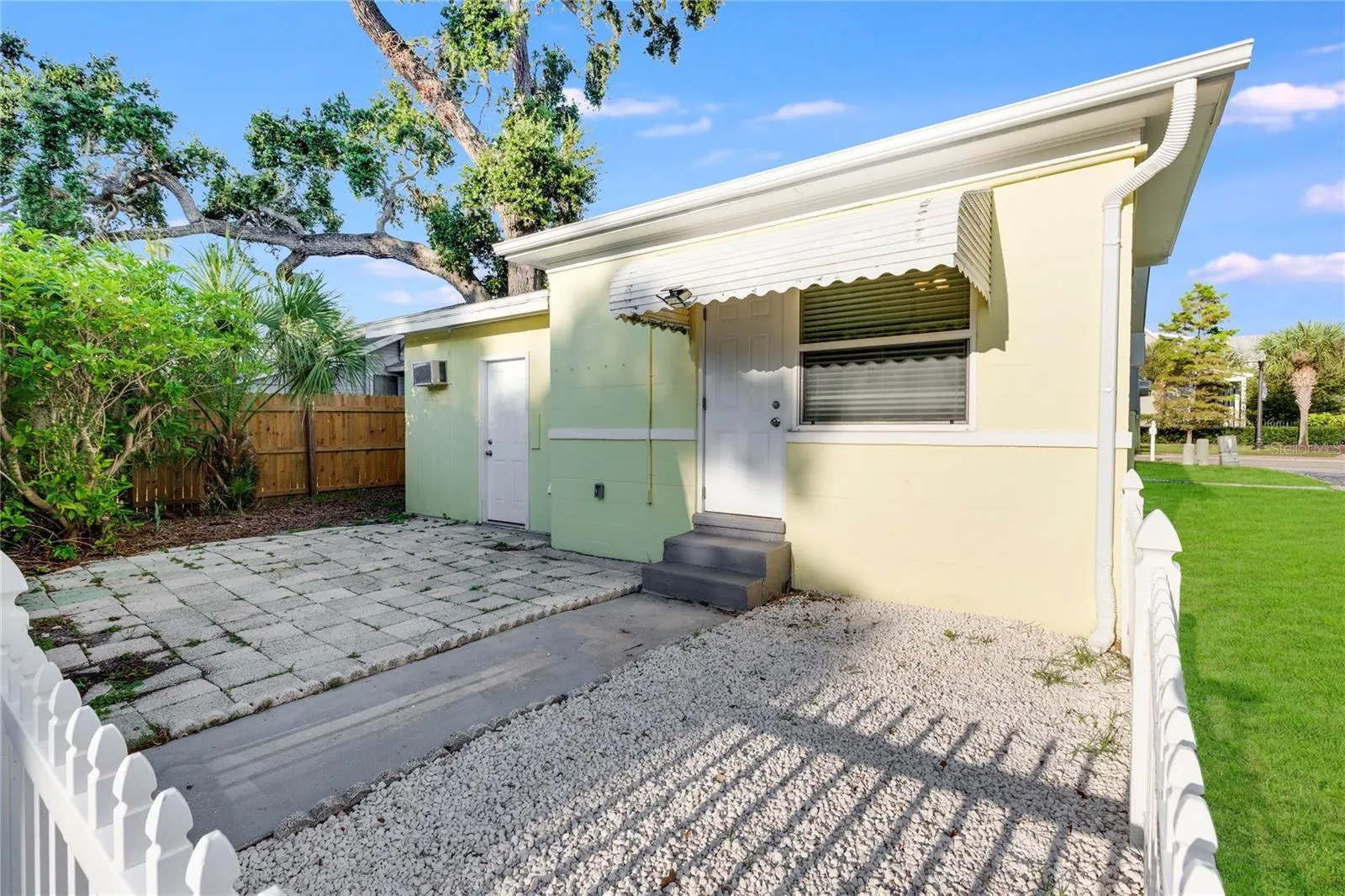 624 DOUGLAS AVE