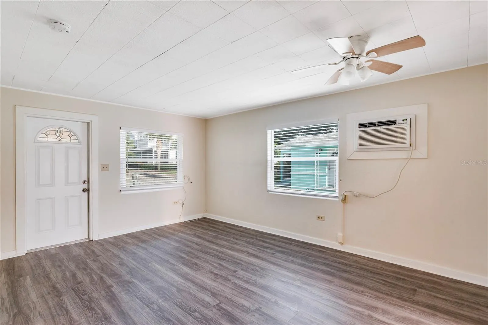 624 DOUGLAS AVE