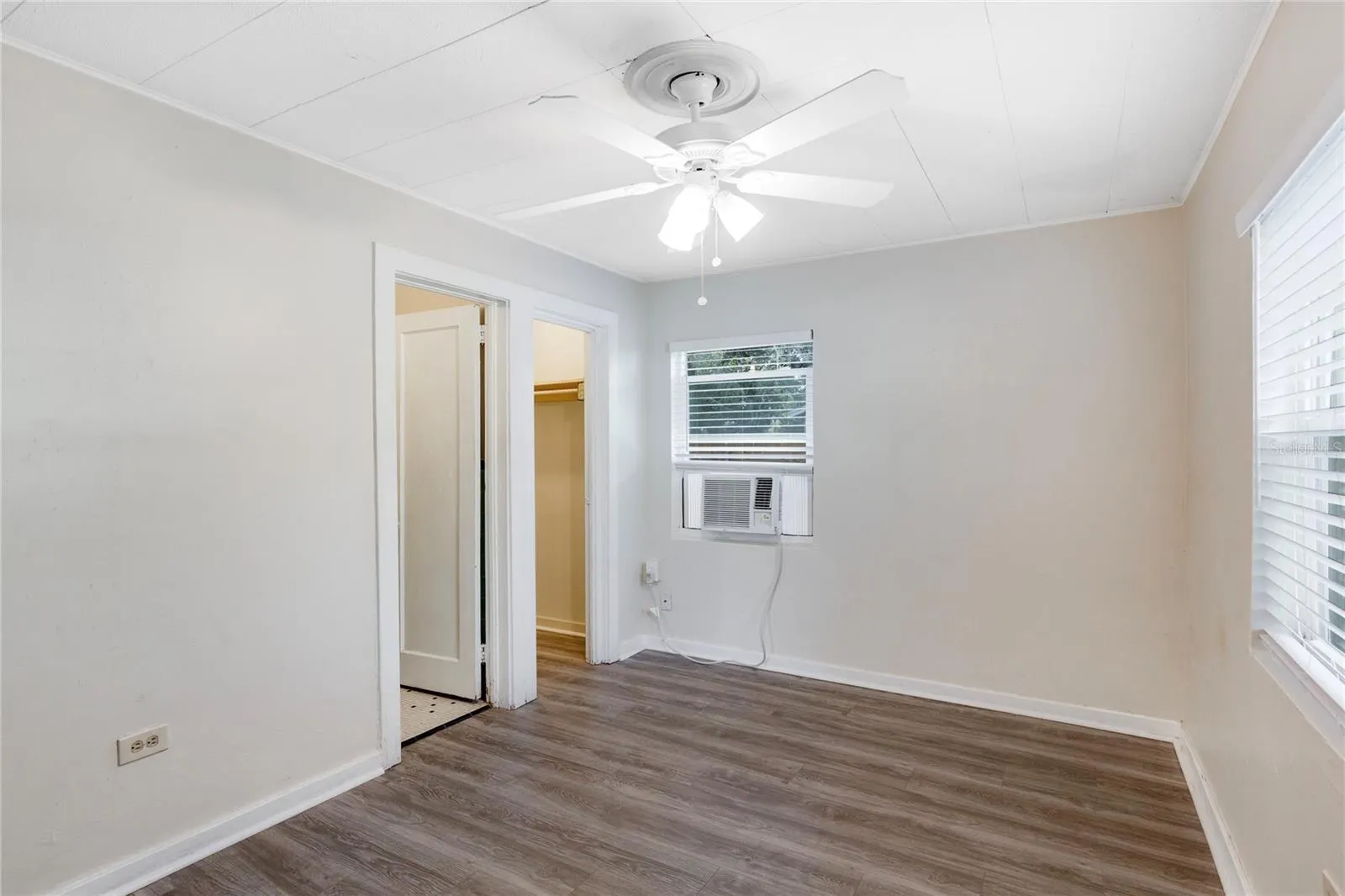 624 DOUGLAS AVE