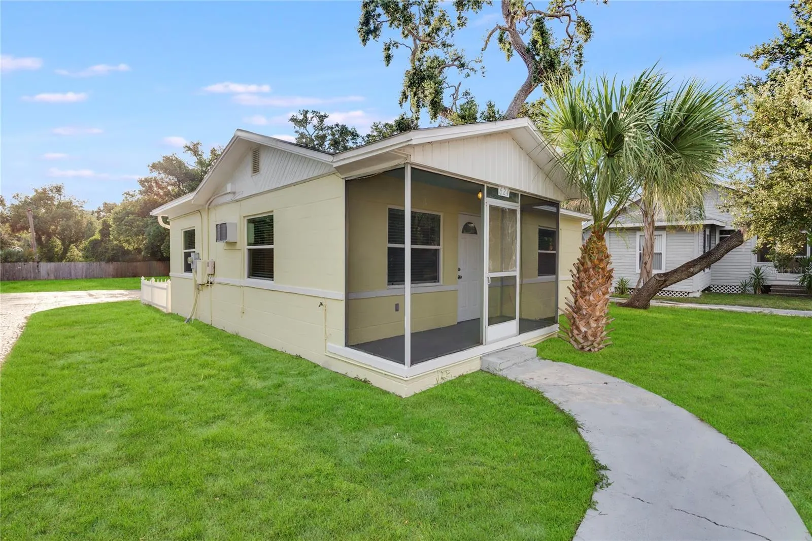 624 DOUGLAS AVE