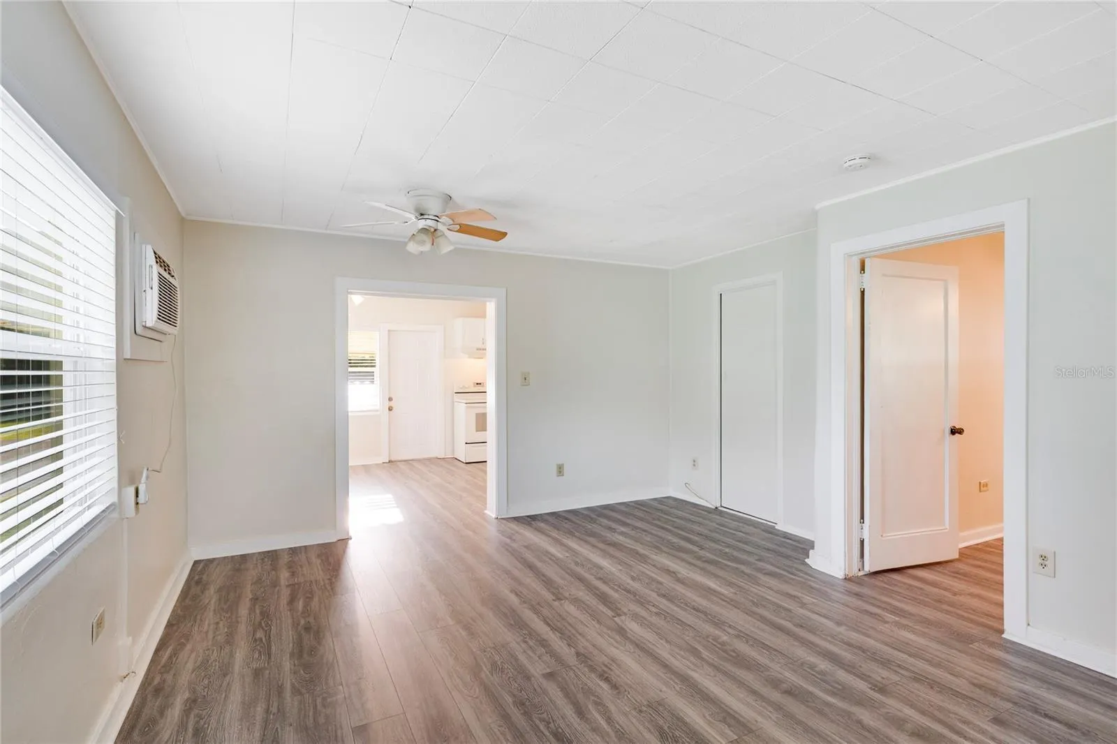 624 DOUGLAS AVE