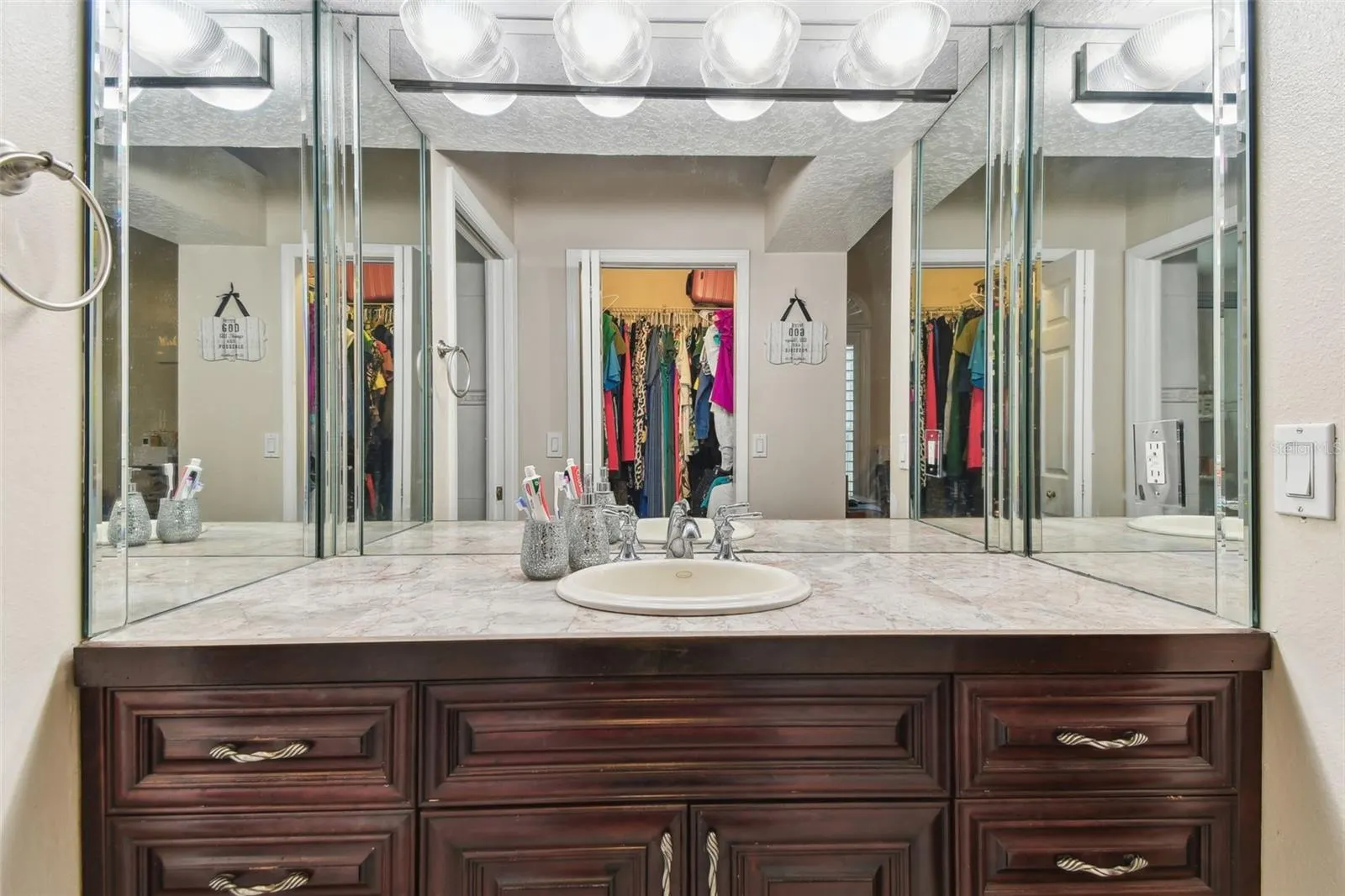 3079 LAHLOR LN