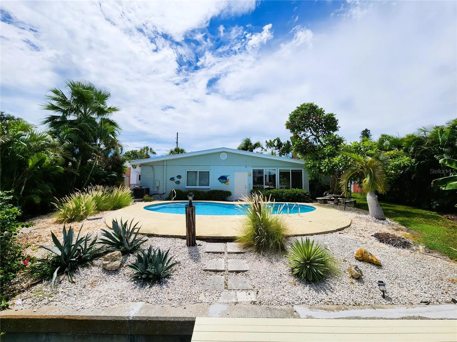 3790 BEACH DR SE