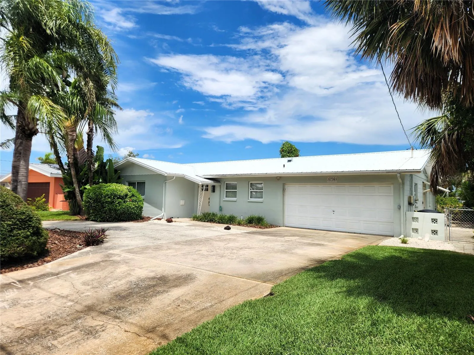 3790 BEACH DR SE