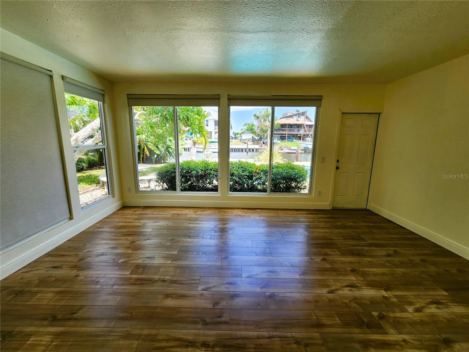 3790 BEACH DR SE
