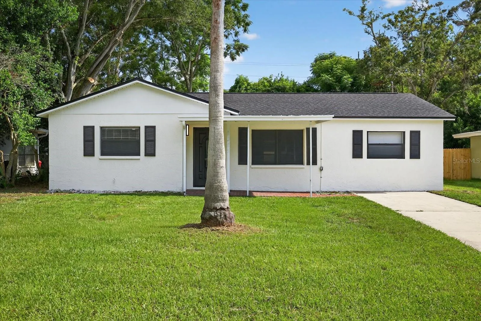 1945 PALM DR