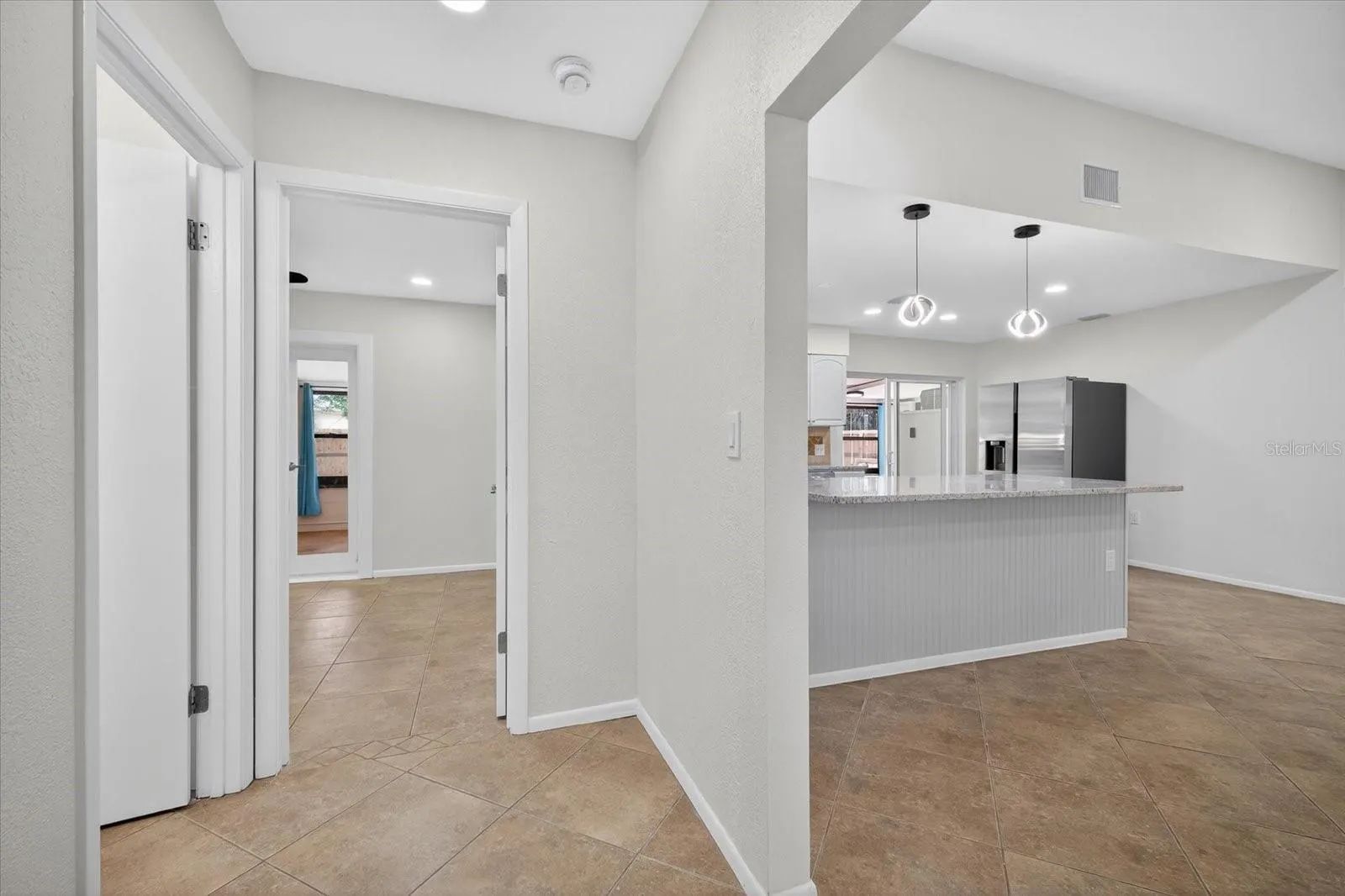 1945 PALM DR