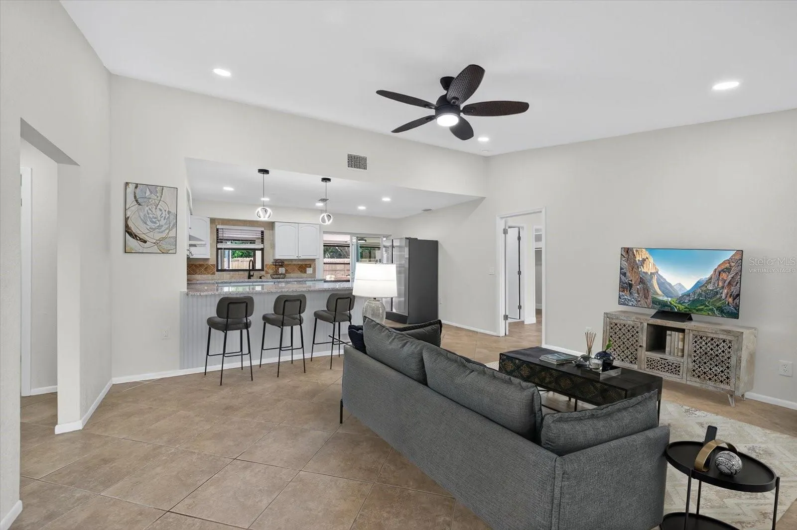 1945 PALM DR