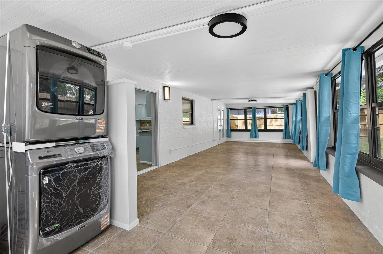 1945 PALM DR