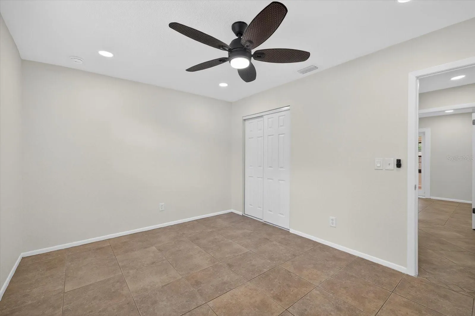 1945 PALM DR