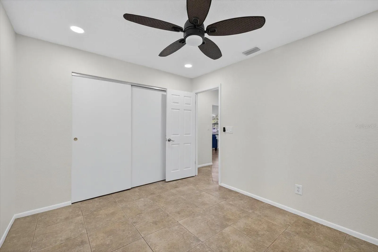 1945 PALM DR