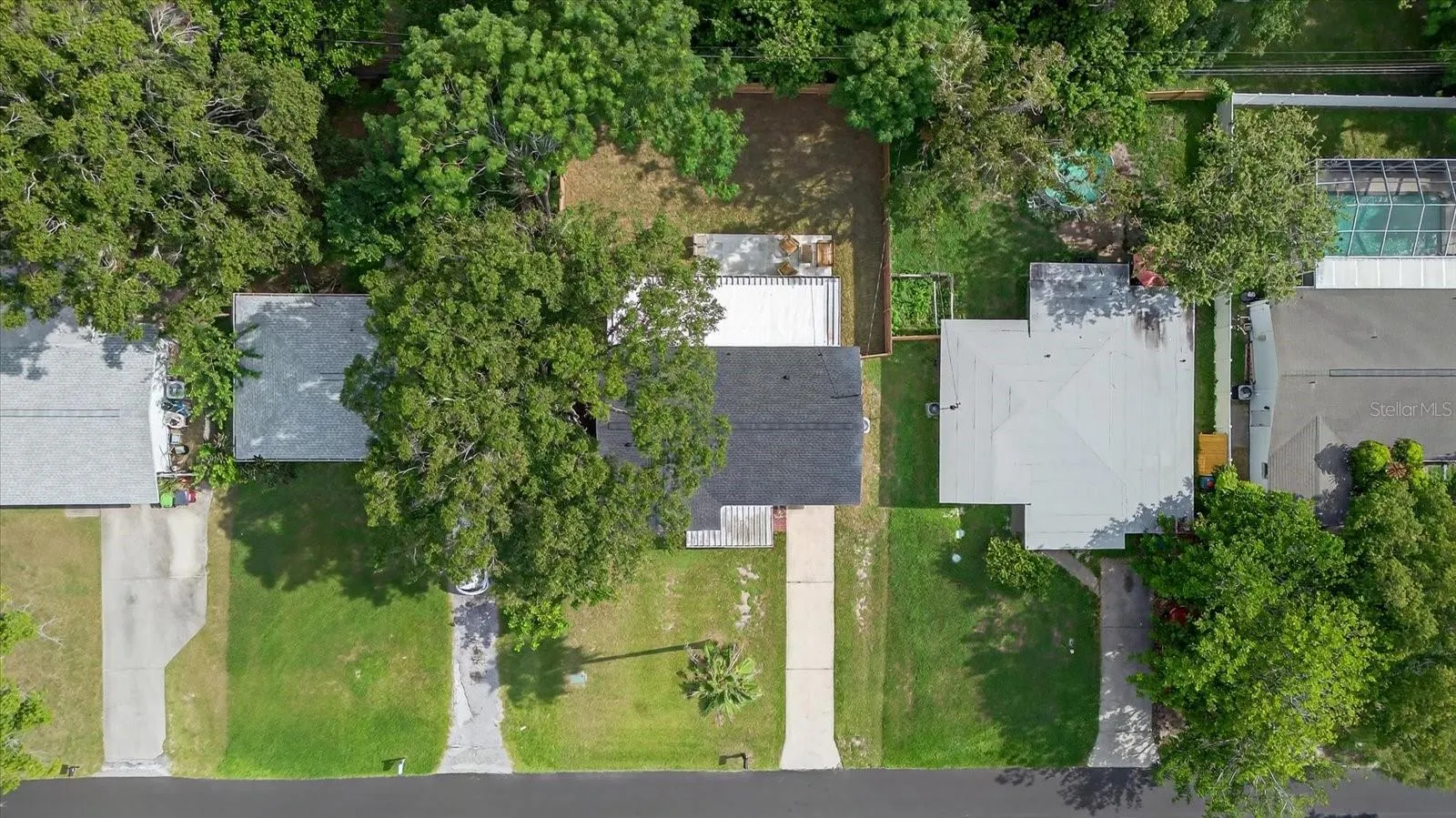 1945 PALM DR
