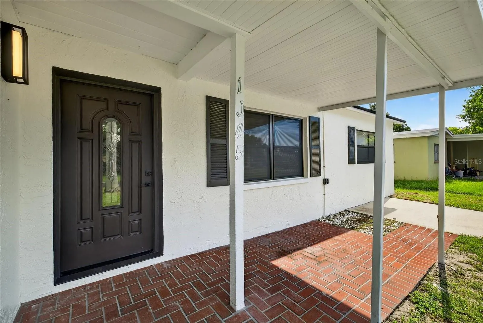 1945 PALM DR
