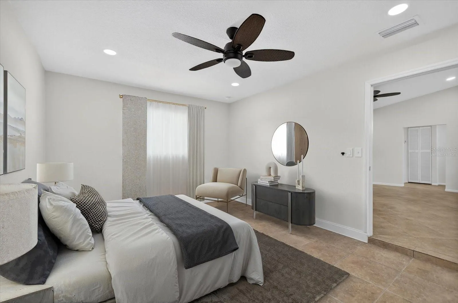 1945 PALM DR