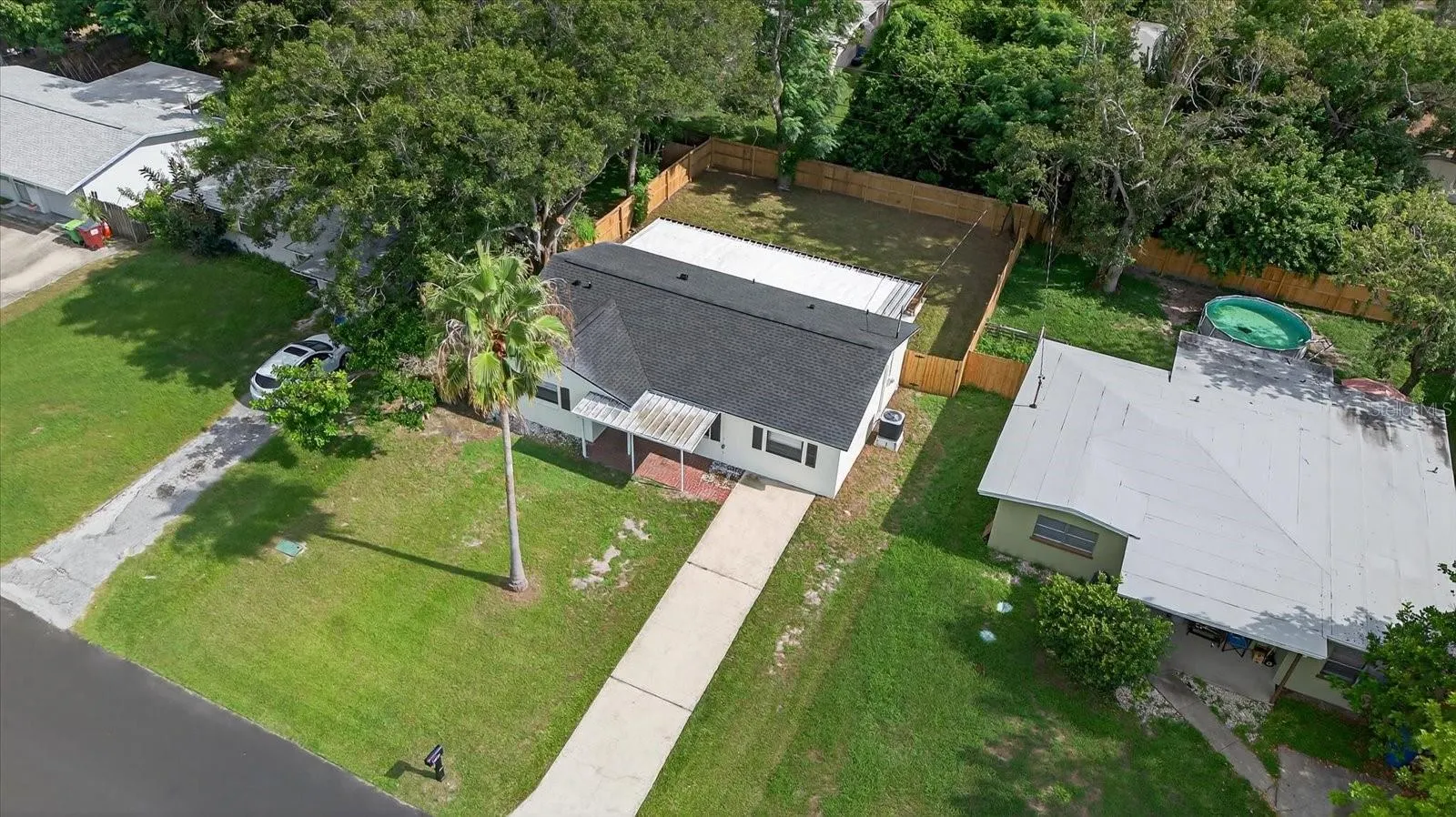 1945 PALM DR