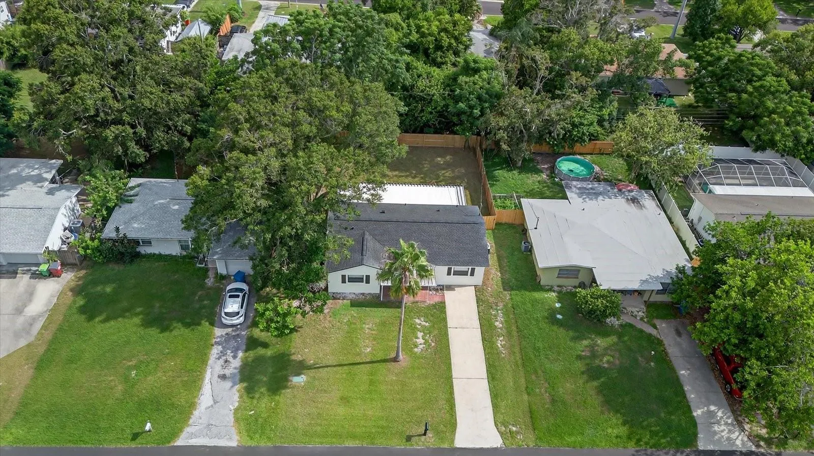 1945 PALM DR